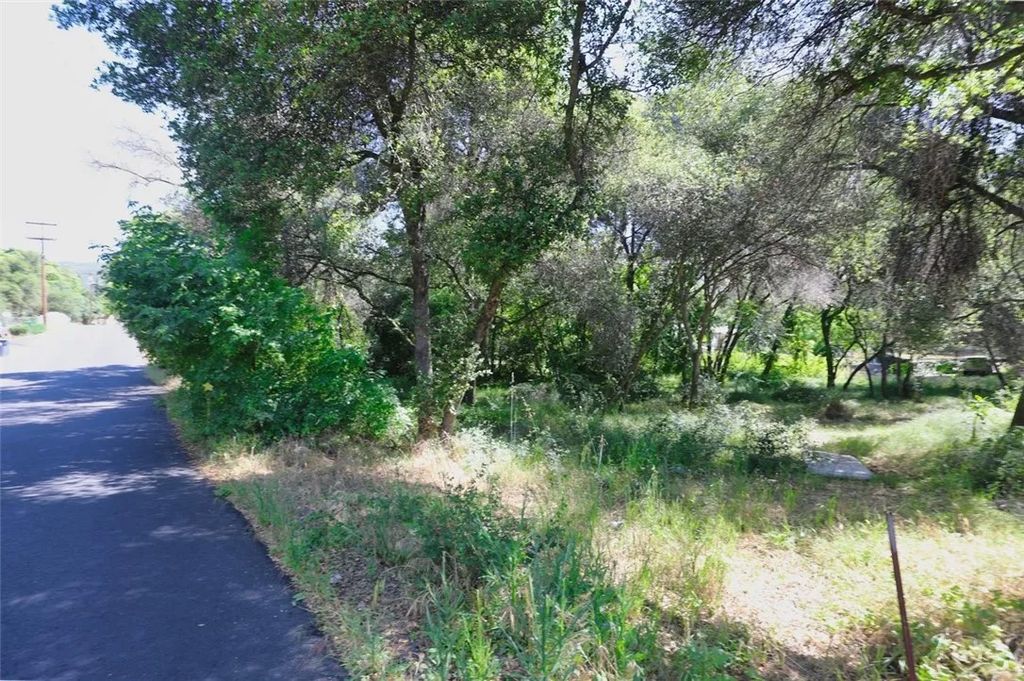 Photo of 3312 9th St, Clearlake, CA 95422 (MLS # LC26102833)