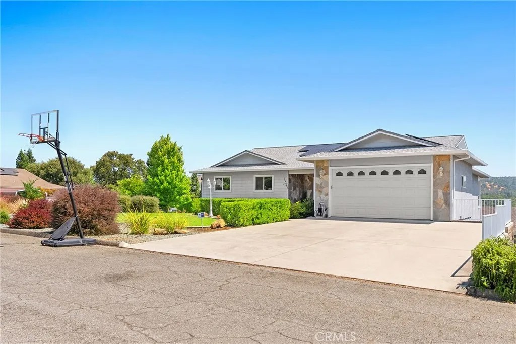 26 Regal Way