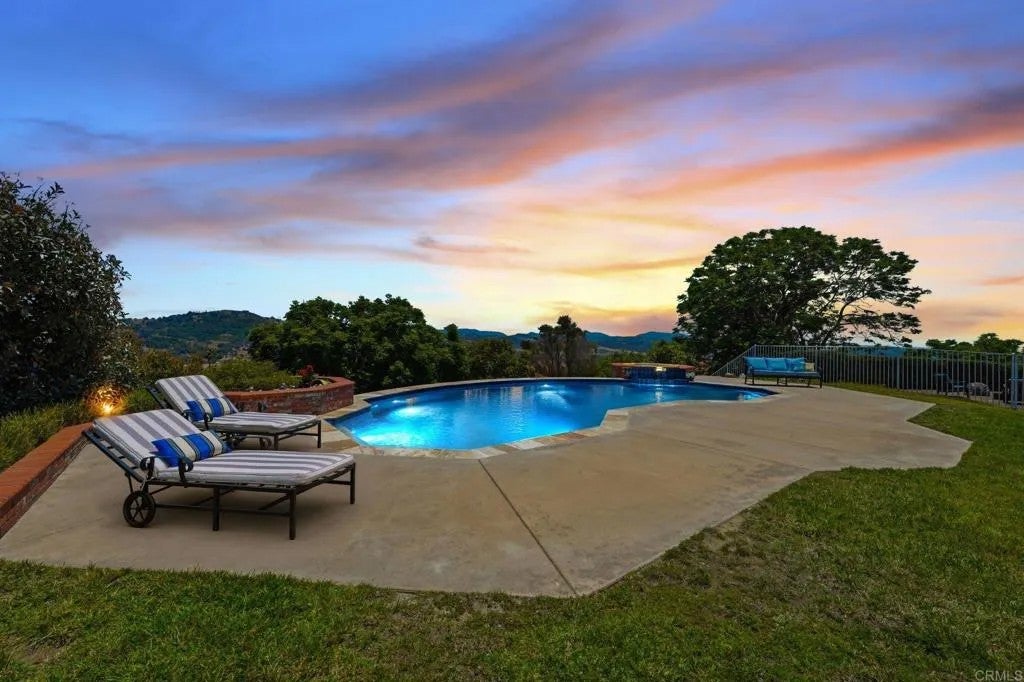 Photo of 2292 Dos Lomas, Fallbrook, CA 92028 (MLS # NDP2606324)