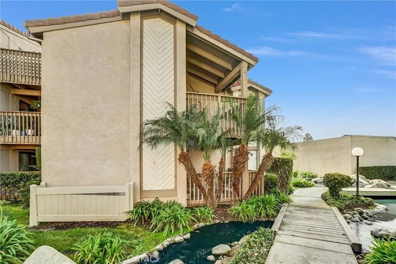4791 LAGO DRIVE 200