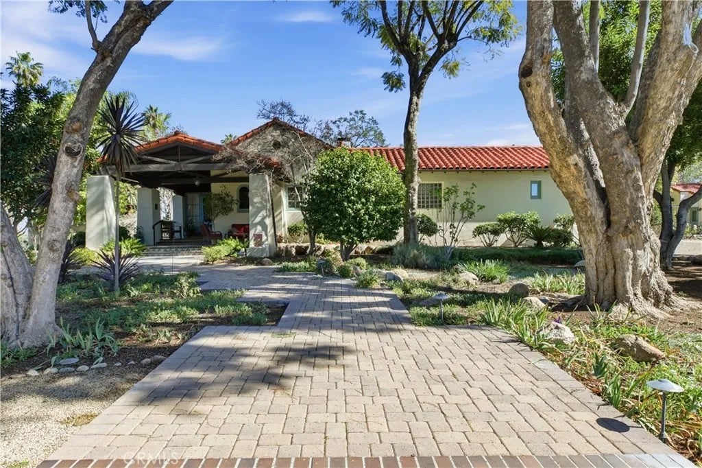 Photo of 2855 Mcallister St, Riverside, CA 92503 (MLS # IV26029797)