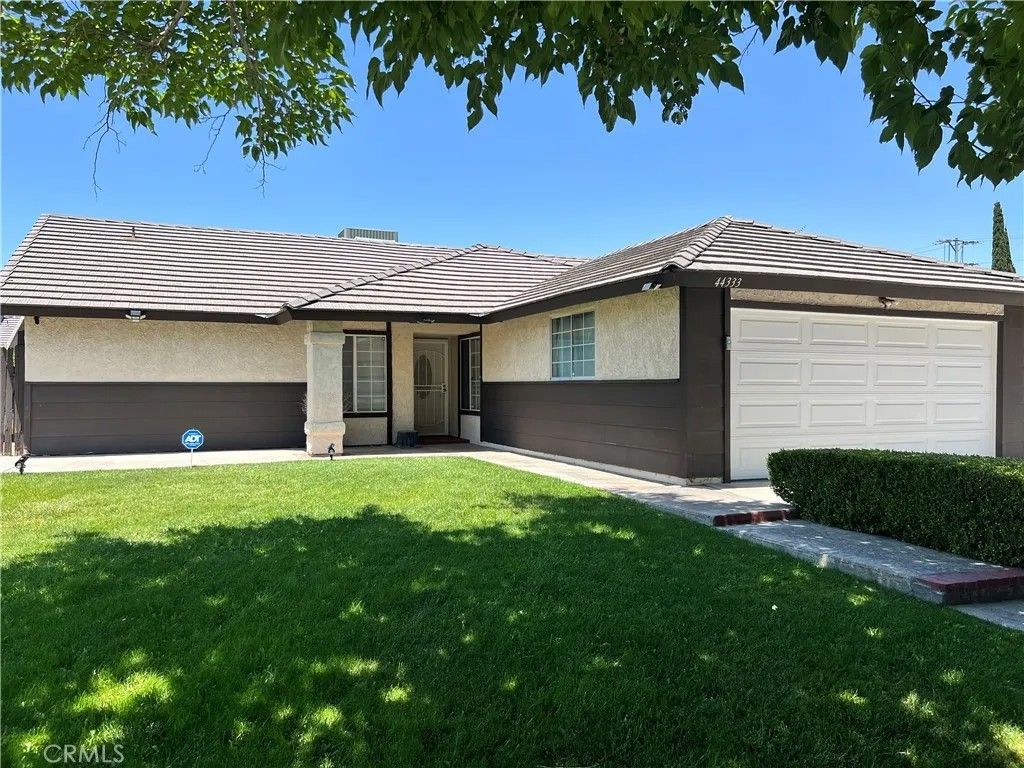 Photo of 44333 Albeck Ave, Lancaster, CA 93536 (MLS # SB25254963)