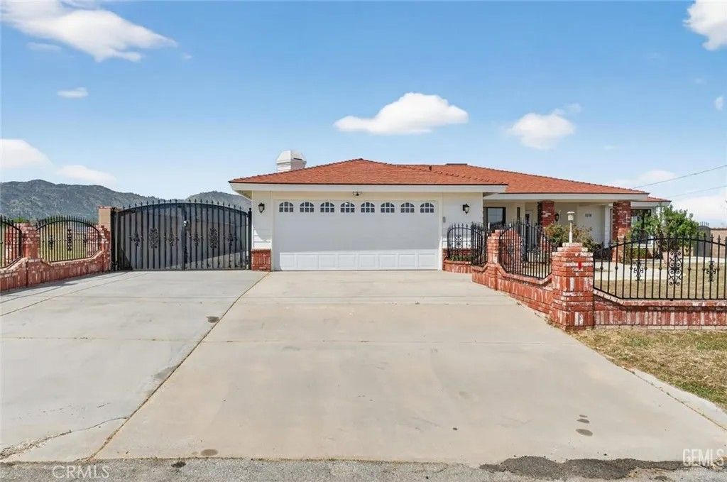 Photo of 21601 Westwood Boulevard, Tehachapi, CA 93561 (MLS # NS26069262)