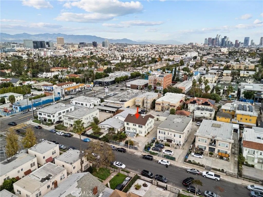 Photo of 1322 S Van Ness Ave, Los Angeles, CA 90019 (MLS # SR26002036)