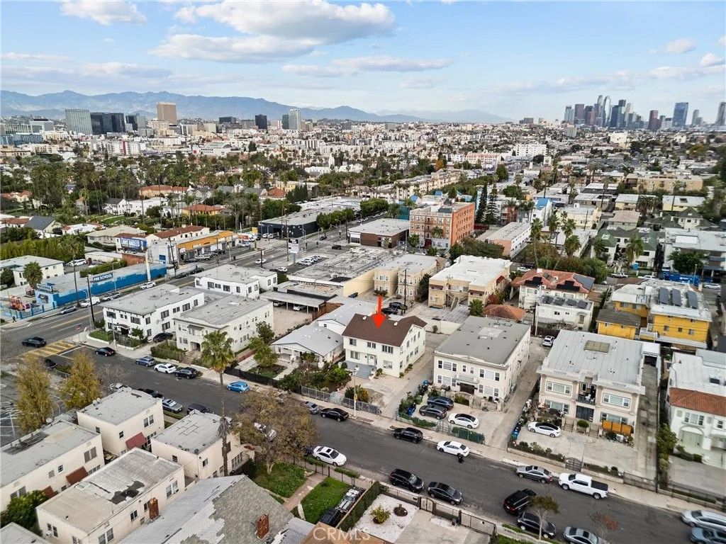 Photo of 1322 S Van Ness Ave, Los Angeles, CA 90019 (MLS # SR26002036)
