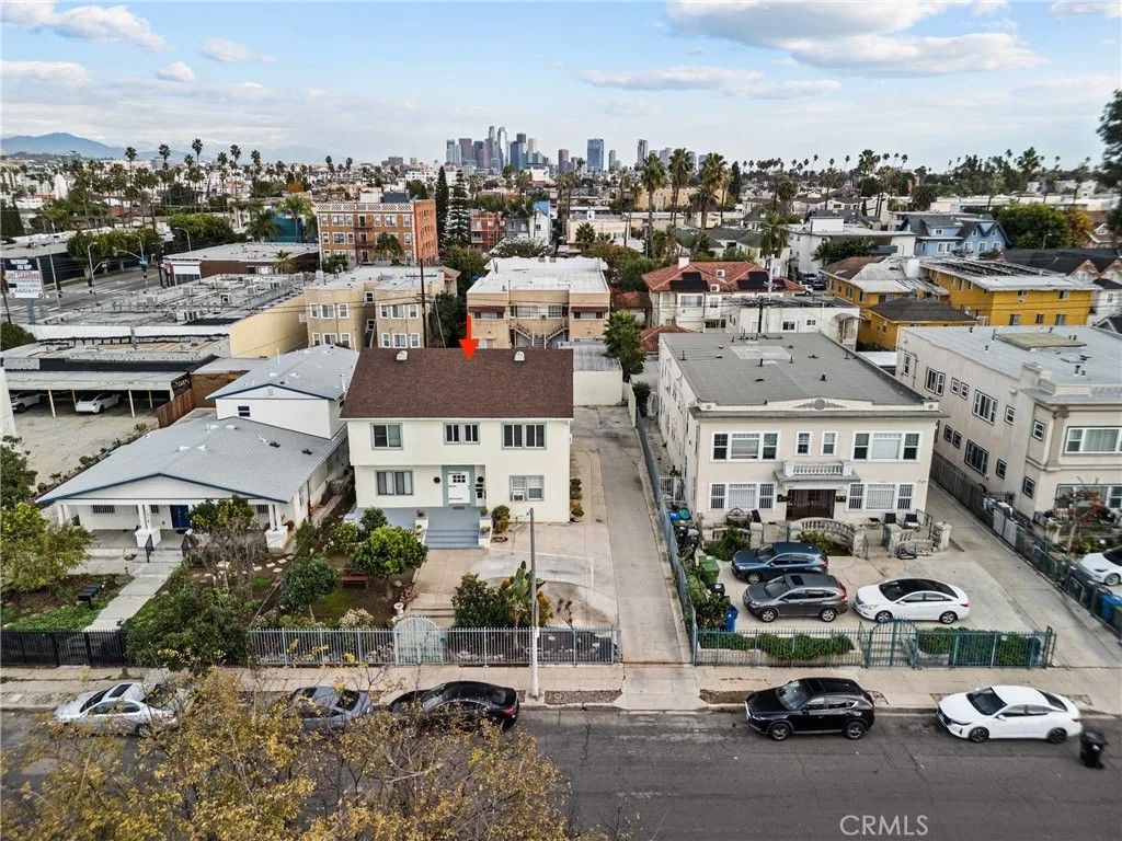 Photo of 1322 S Van Ness Ave, Los Angeles, CA 90019 (MLS # SR26002036)