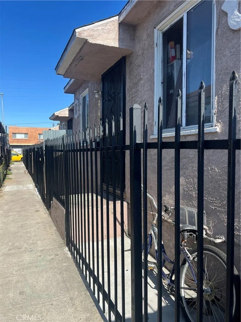 9435 S Western