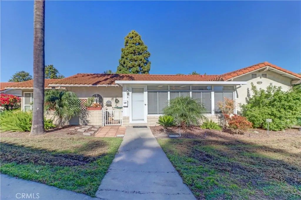 Photo of 2273 Via Mariposa #C, Laguna Woods, CA 92637 (MLS # OC26017514)