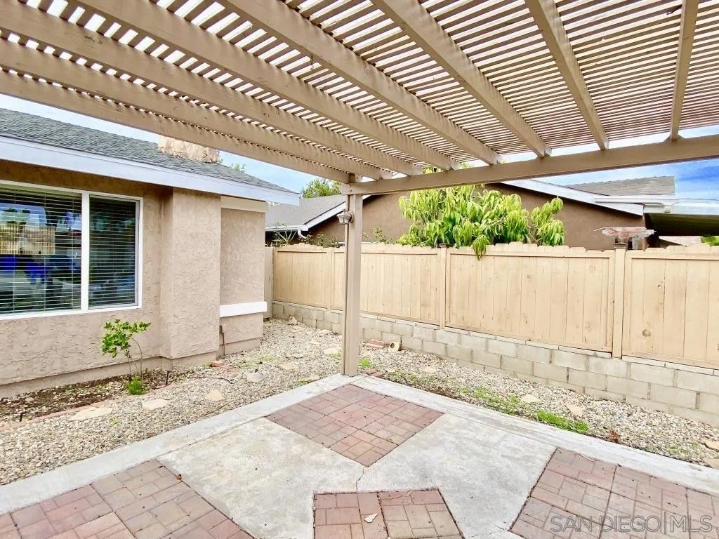 10216 Empress Ave