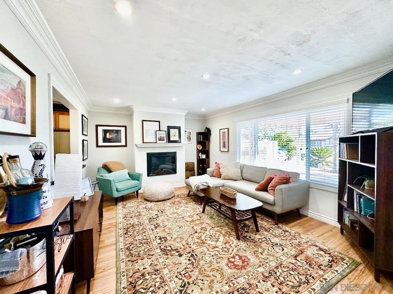 10216 Empress Ave