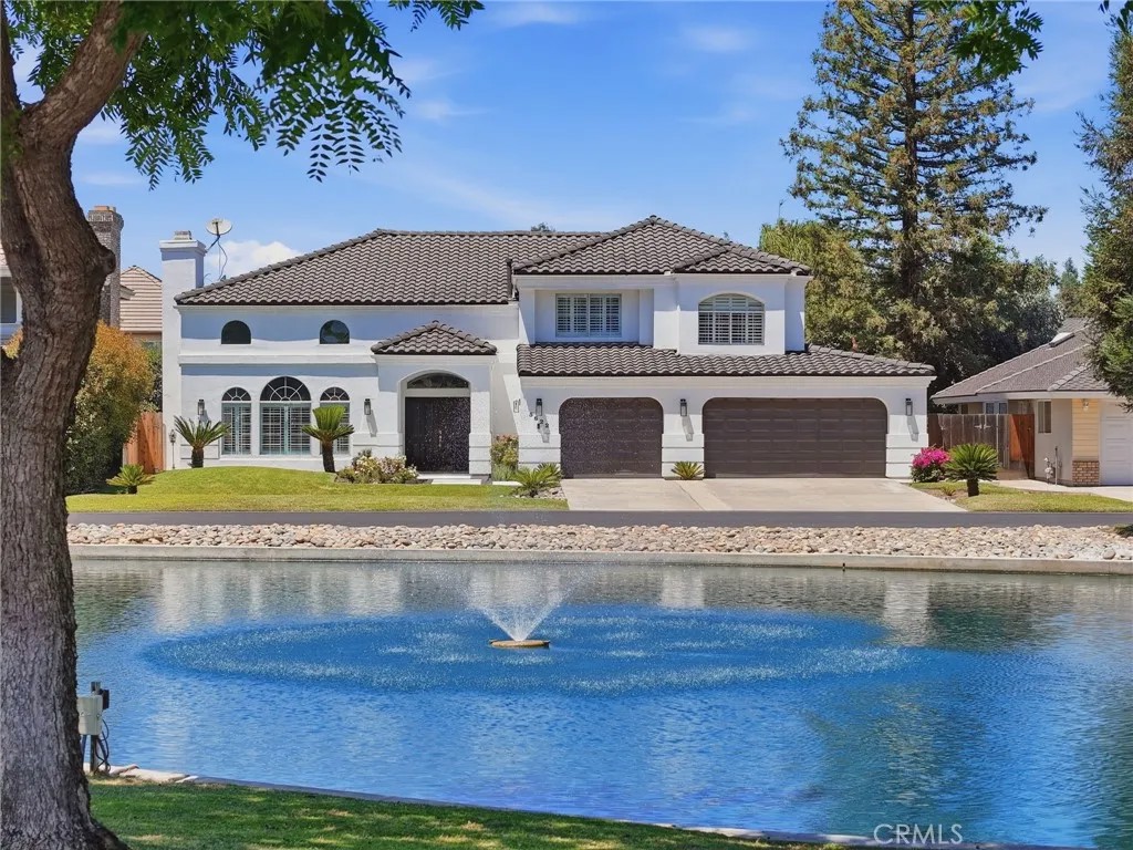 5622 W Prospect