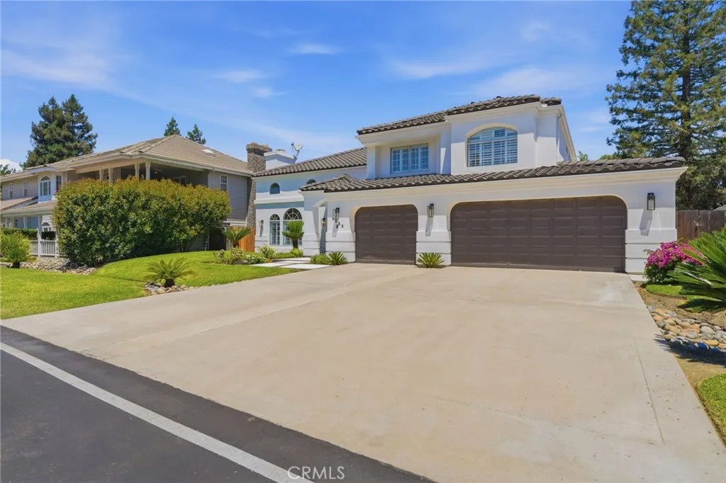 5622 W Prospect