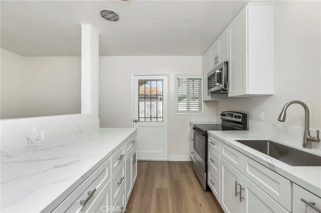 Photo of 10327 Flora Vista Avenue, Bellflower, CA 90706 (MLS # PW26073112)