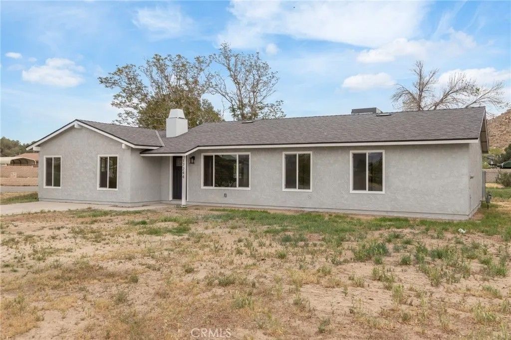 Photo of 17244 Schollview Ave, Palmdale, CA 93591 (MLS # SR26067394)
