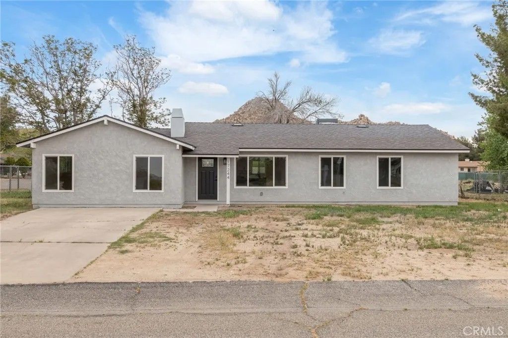 Photo of 17244 Schollview Ave, Palmdale, CA 93591 (MLS # SR26067394)