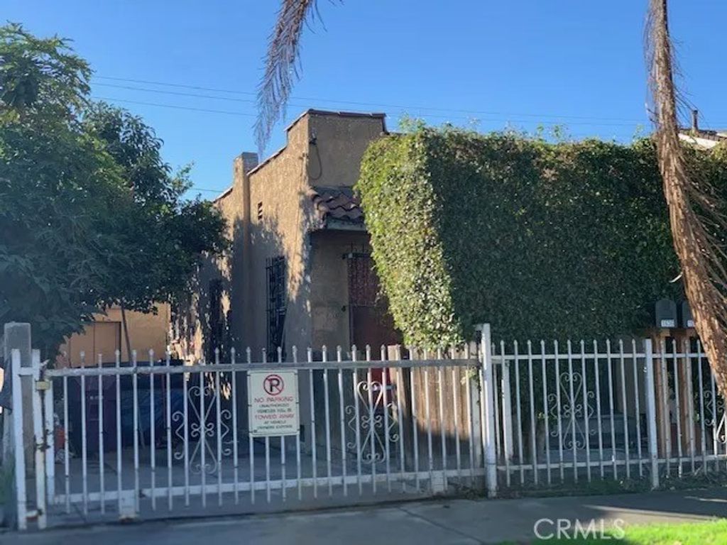 Photo of 1634 W Parade ST, Long Beach, CA 90810 (MLS # PW26103712)