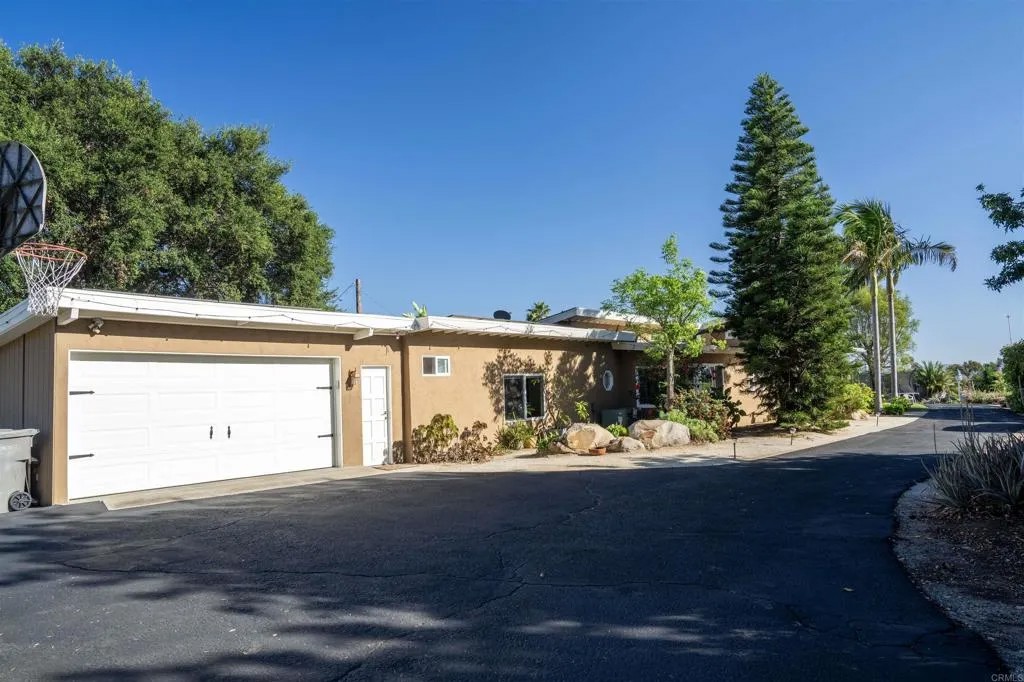 969 Viletta Drive