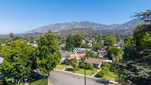 327 W Lemon Avenue