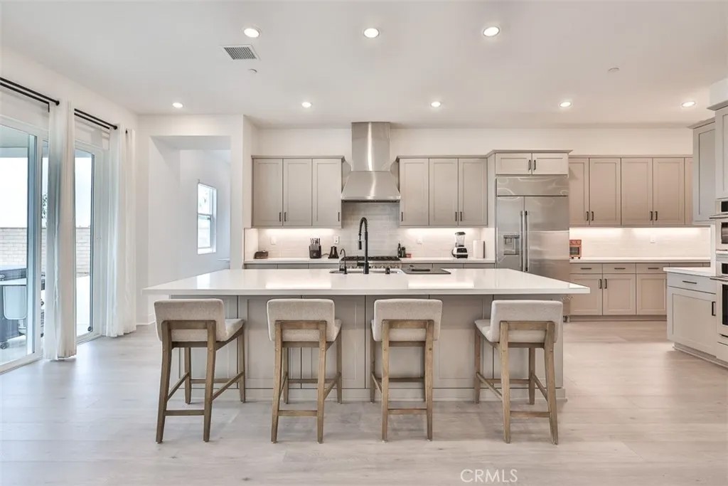 1112 W Empress