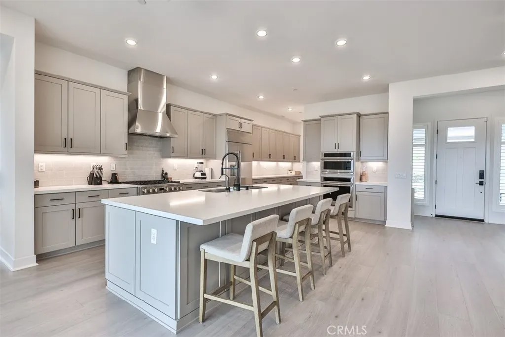 1112 W Empress