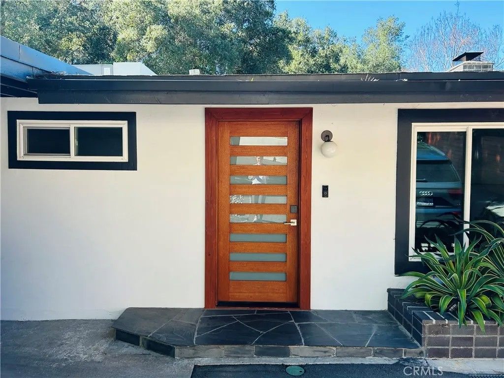 Photo of 4283 Morro Dr, Woodland Hills, CA 91364 (MLS # SR26038339)