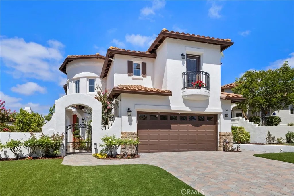 25 DARTMOUTH LN