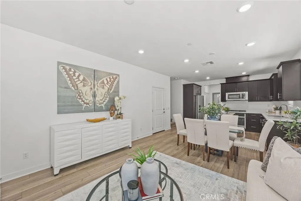 2109 Crescent Moon