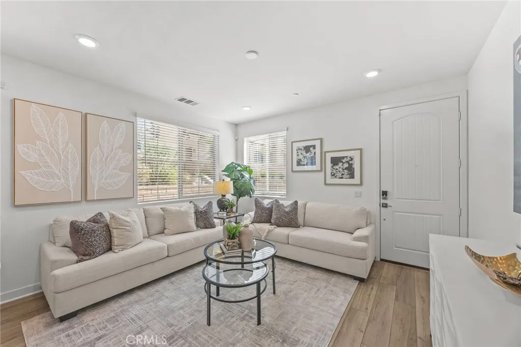2109 Crescent Moon