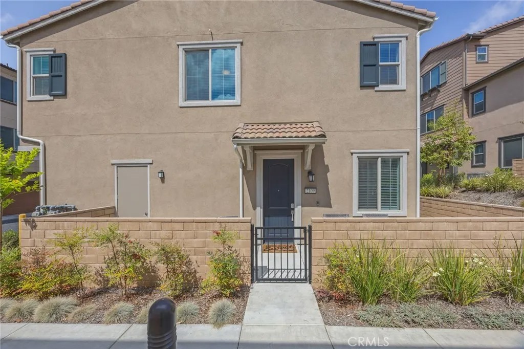 2109 Crescent Moon