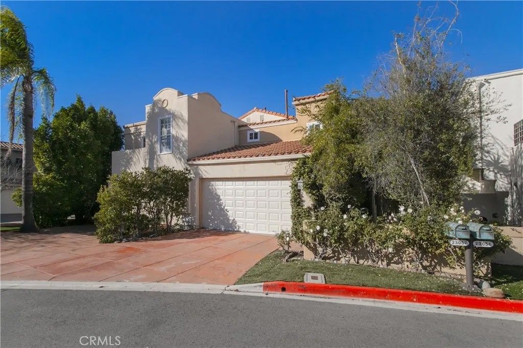 Photo of 23057 Park Este, Calabasas, CA 91302 (MLS # SR26007210)