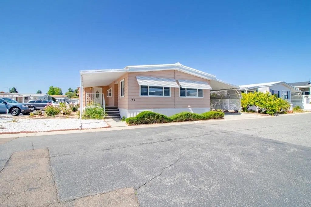 200 N El Camino Real SPC 181