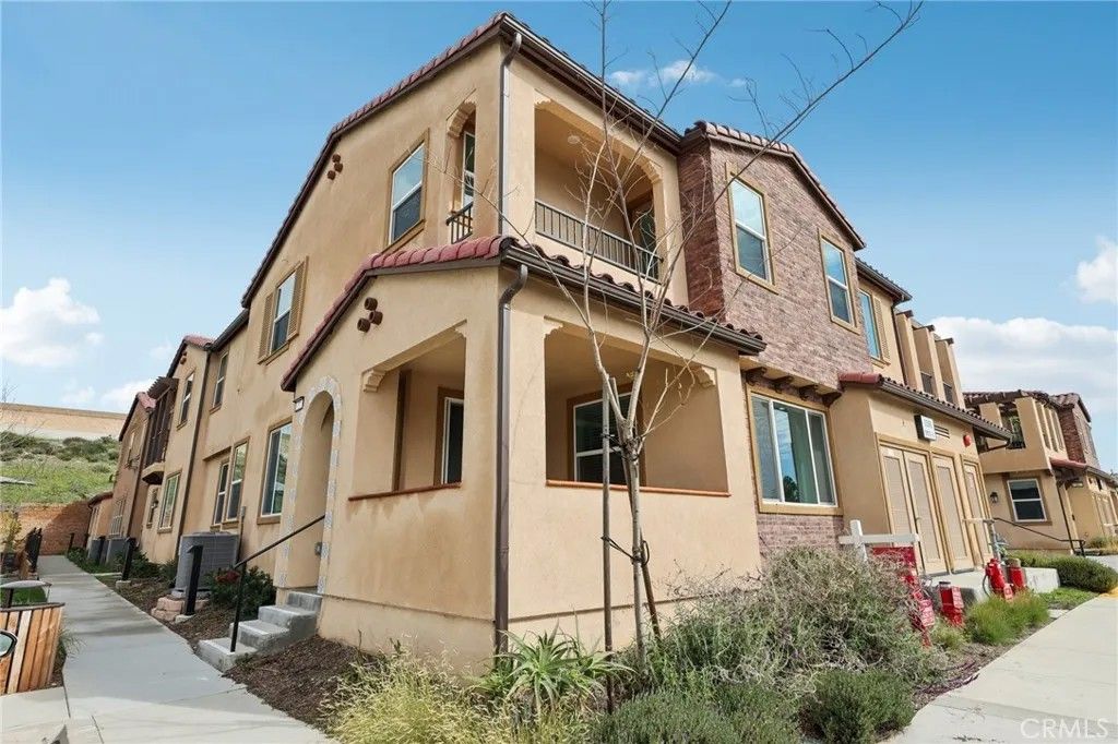 Photo of 15280 Horizon St #2, Fontana, CA 92336 (MLS # CV26032867)