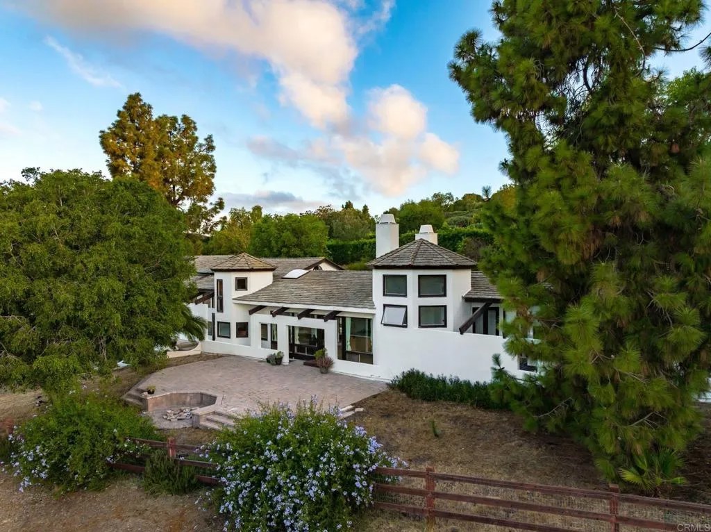 18244 Paseo Victoria
