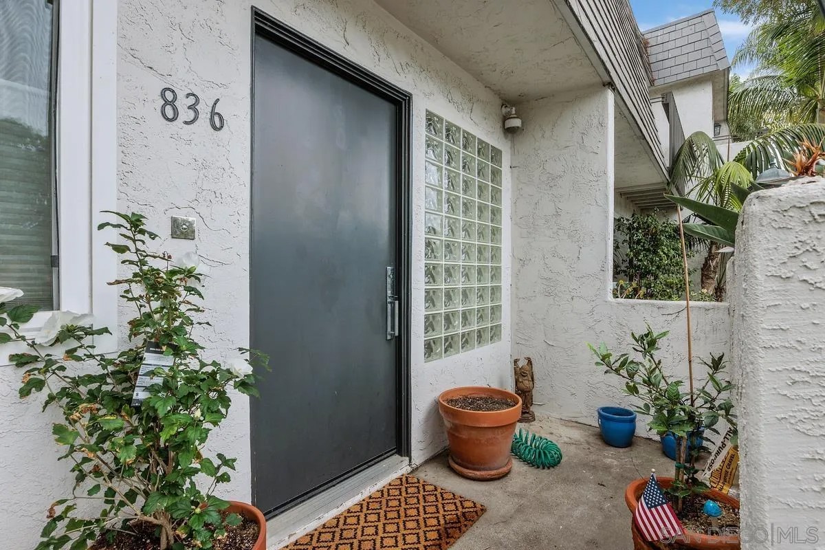 836 Stevens