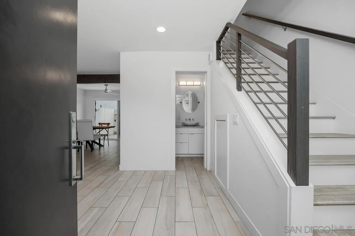 836 Stevens