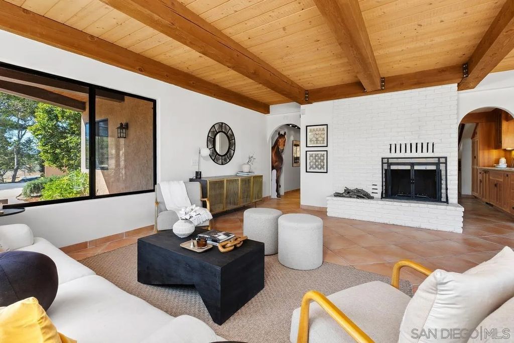 Photo of 974 Via Hillview, Fallbrook, CA 92028 (MLS # 260009143)