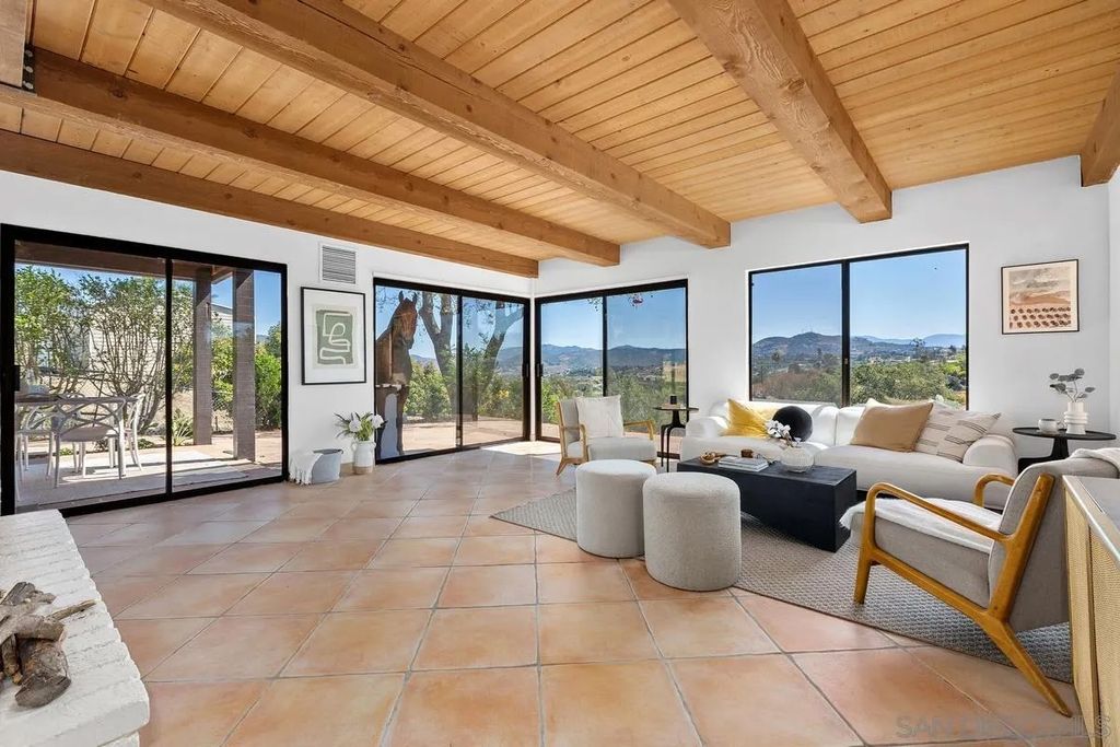 Photo of 974 Via Hillview, Fallbrook, CA 92028 (MLS # 260009143)