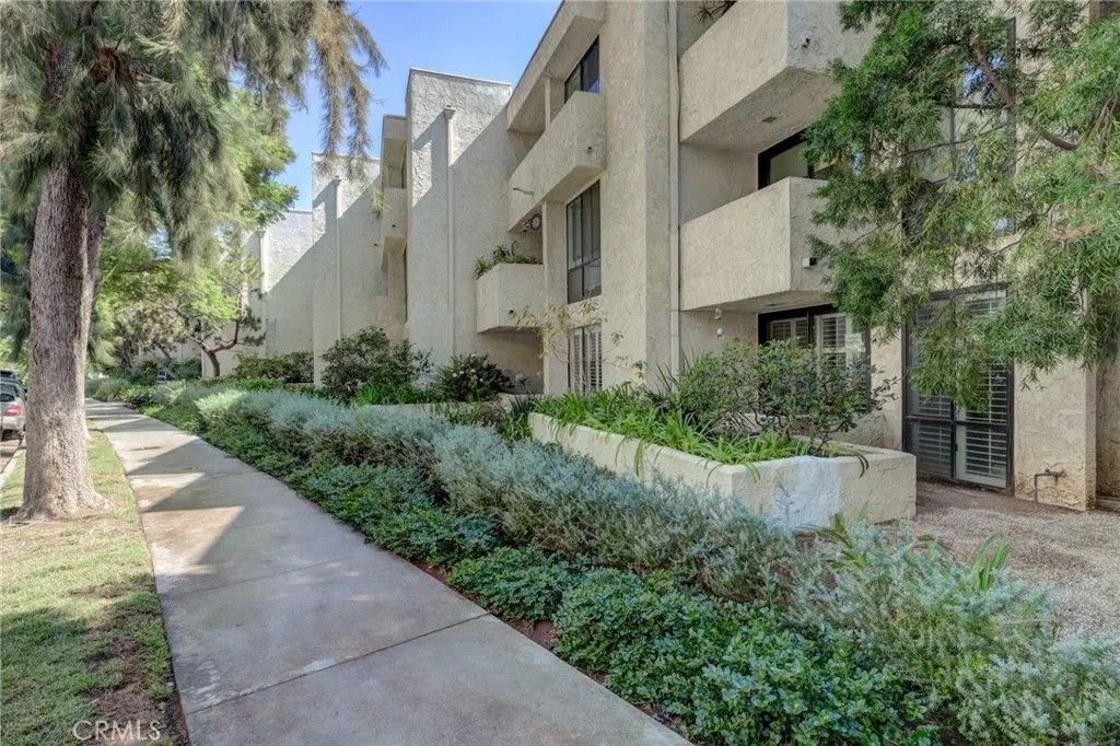 Photo of 8400 De Longpre Avenue #205, West Hollywood, CA 90069 (MLS # PV26037921)