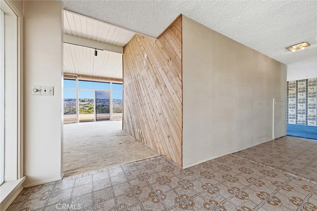 1106 Sandpiper Drive