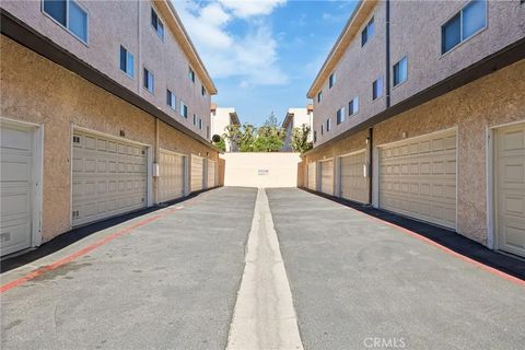 Tiny photo for 1711 Grismer Ave #20, Burbank, CA 91504 (MLS # SR25252771)