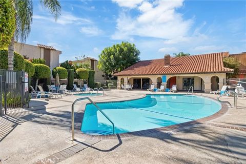 Tiny photo for 1711 Grismer Ave #20, Burbank, CA 91504 (MLS # SR25252771)