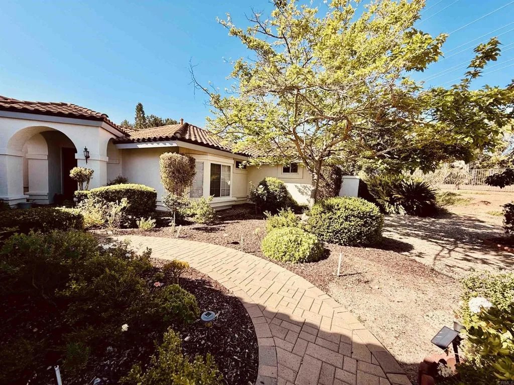 13807 Lake Poway Road Road