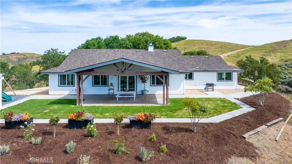 Photo of 5530 El Pharo, Paso Robles, CA 93446 (MLS # SC26063302)