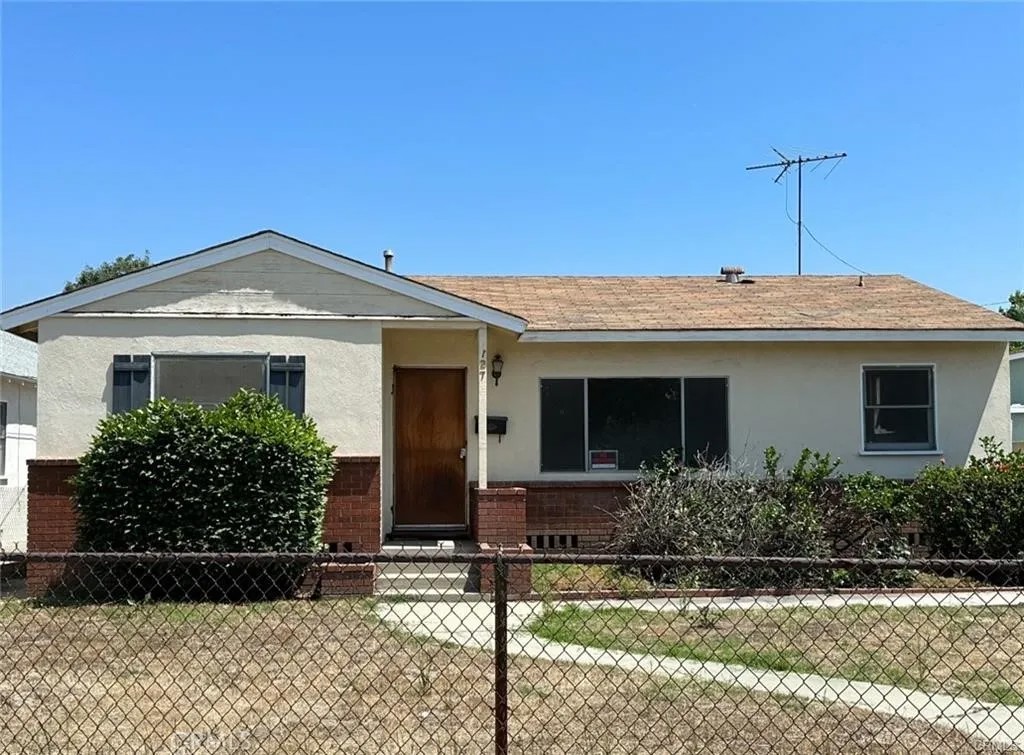 725 W Crescent Drive