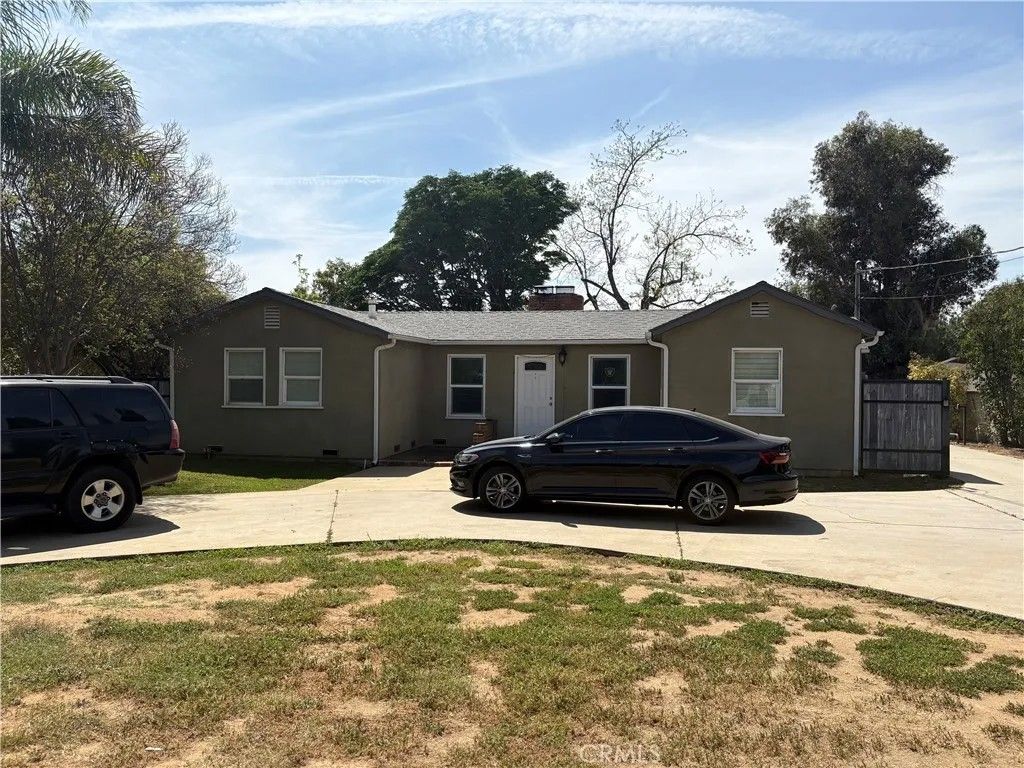 Photo of 12917 Gladstone Ave, Sylmar, CA 91342 (MLS # SR26068550)