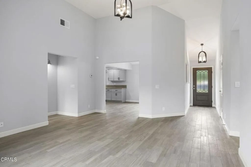 594 S La Luna Avenue