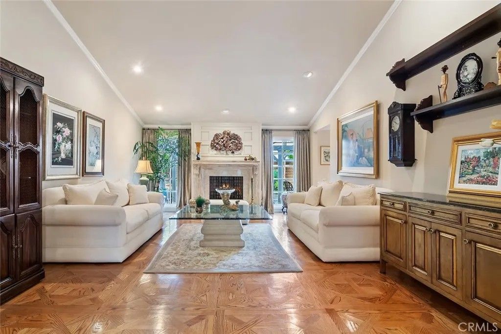 Photo of 21616 Cezanne Pl, Woodland Hills, CA 91364 (MLS # SR26038838)