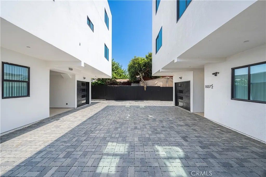 Photo of 1039 W 43rd #2, Los Angeles, CA 90037 (MLS # MB26006203)
