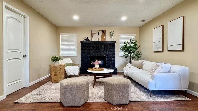 9957 Oakwood