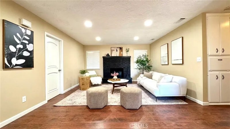9957 Oakwood